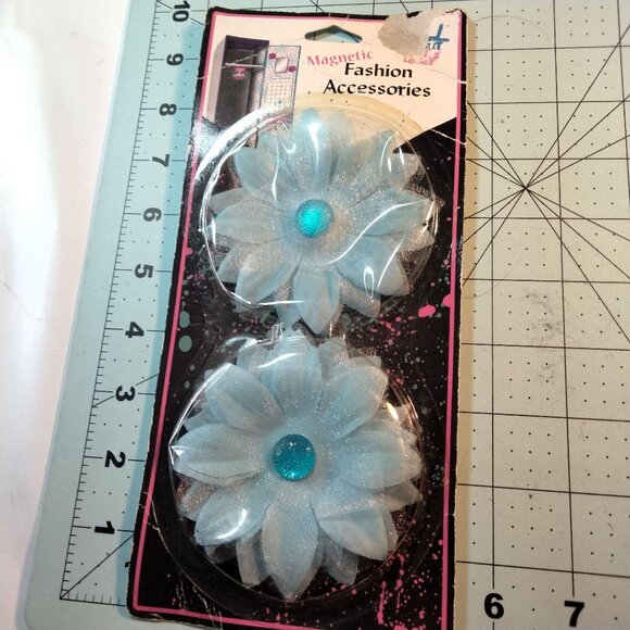 Blue Daisy Magnet Floral Magnetic Fashion Rhinestone Accessories Lockers Boards - Picture 2 of 7